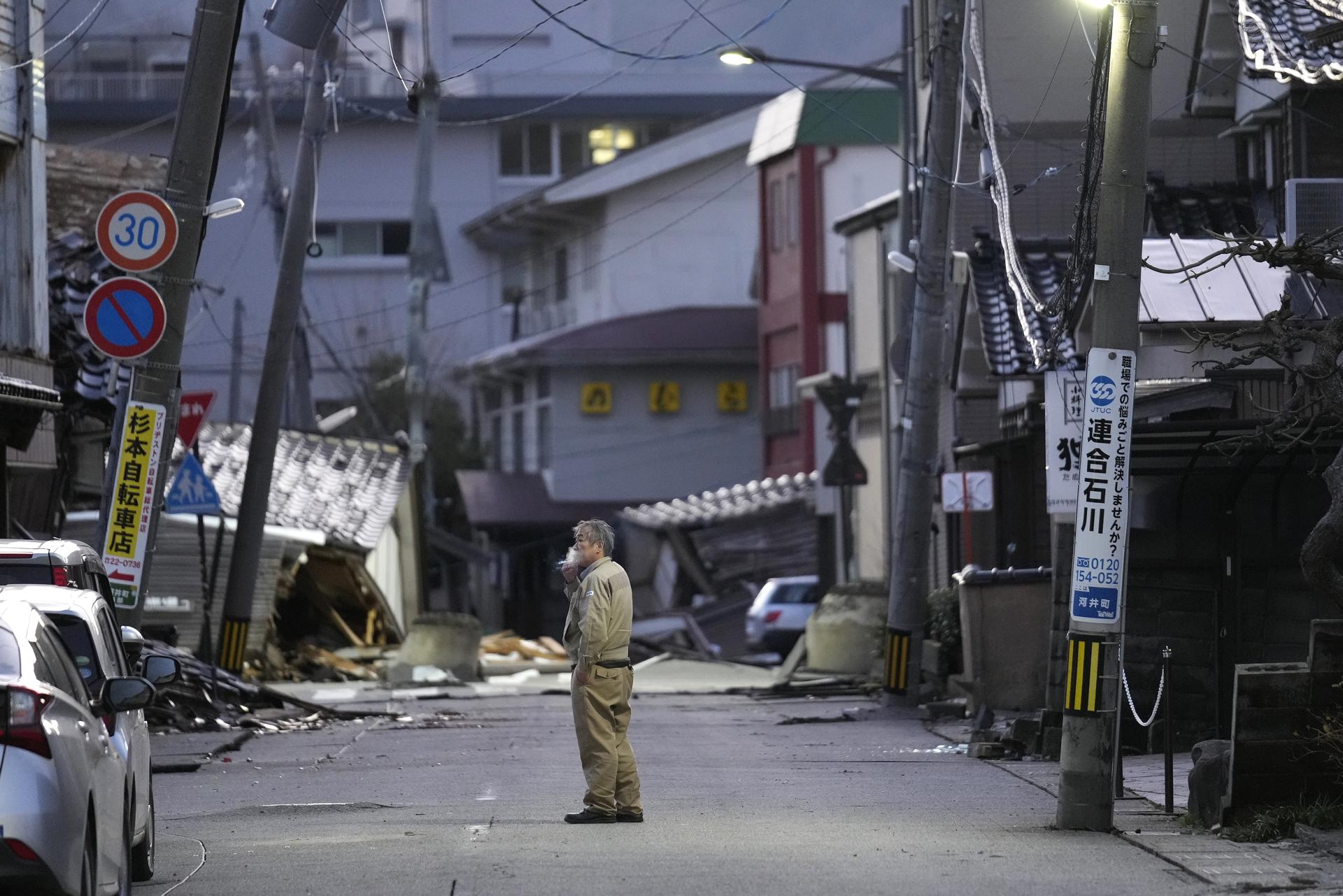 Trágico saldo del terremoto en Japón subió a 92 muertos y 242 desaparecidos