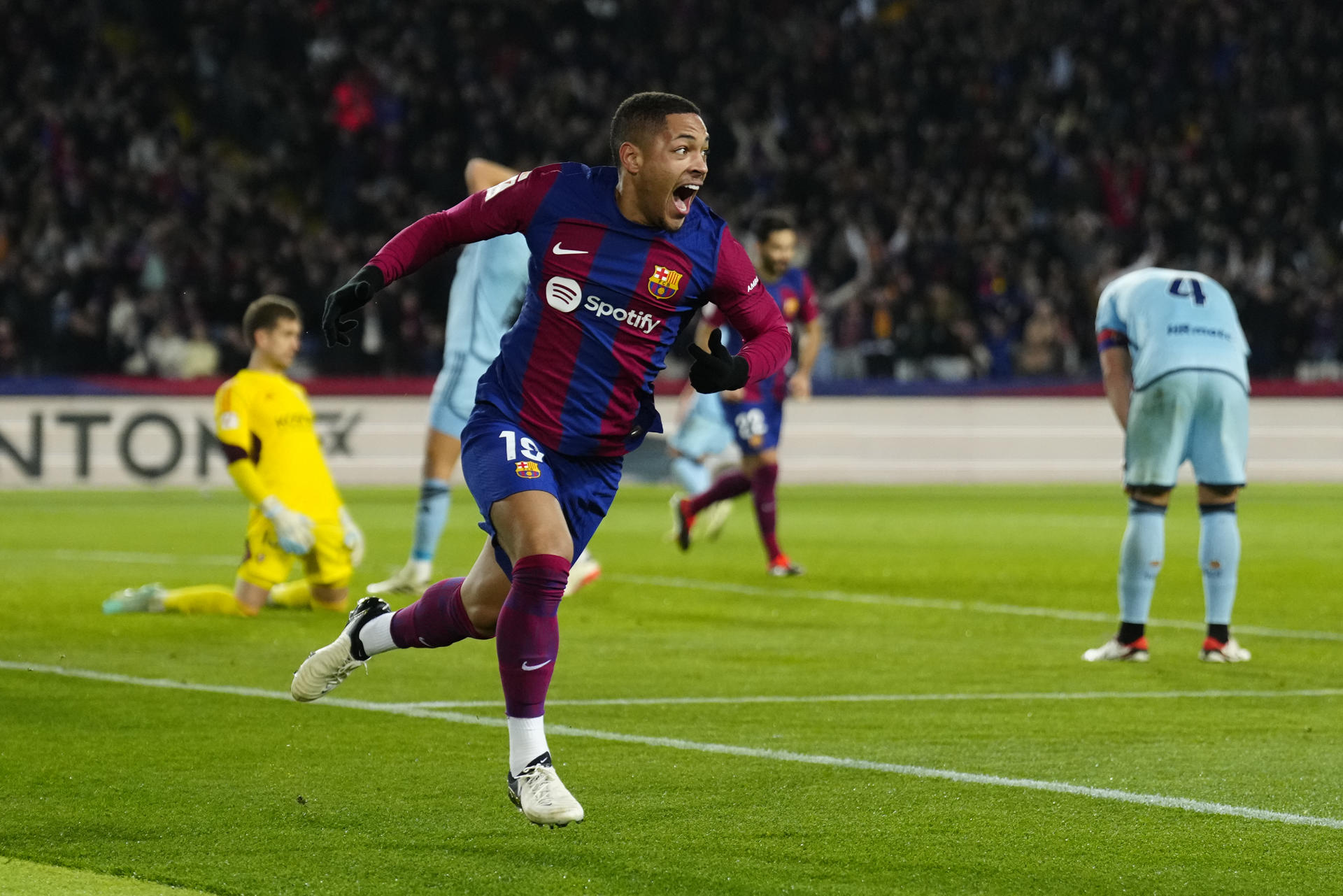 Vitor Roque selló victoria del Barcelona sobre el Osasuna con su primer gol