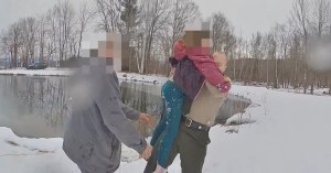 EN VIDEO: La rápida maniobra de una policía de Vermont para salvar a una niña en un estanque helado