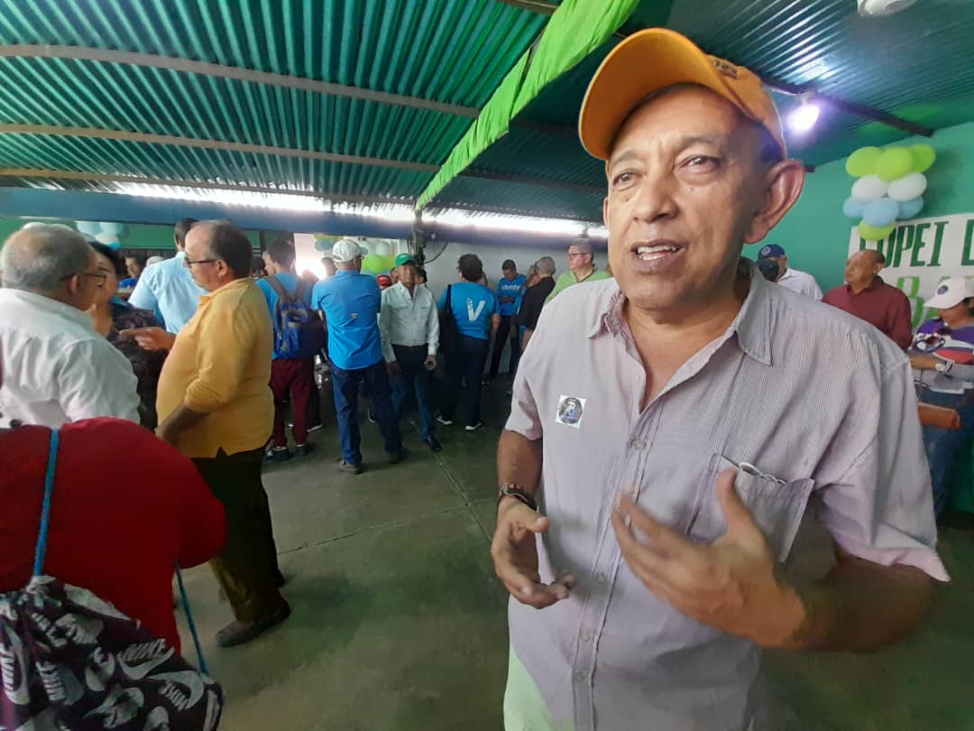 Apagones y huecos en las calles “tienen locos” a los habitantes del sector Raúl Leoni en Barinas