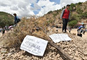 Tensión en Bolivia: seguidores de Evo Morales trancan vías y habitantes temen a posible escasez de alimentos
