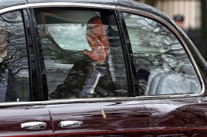 Carlos III aparece en público en Londres por primera vez desde el anuncio de su cáncer (Fotos)
