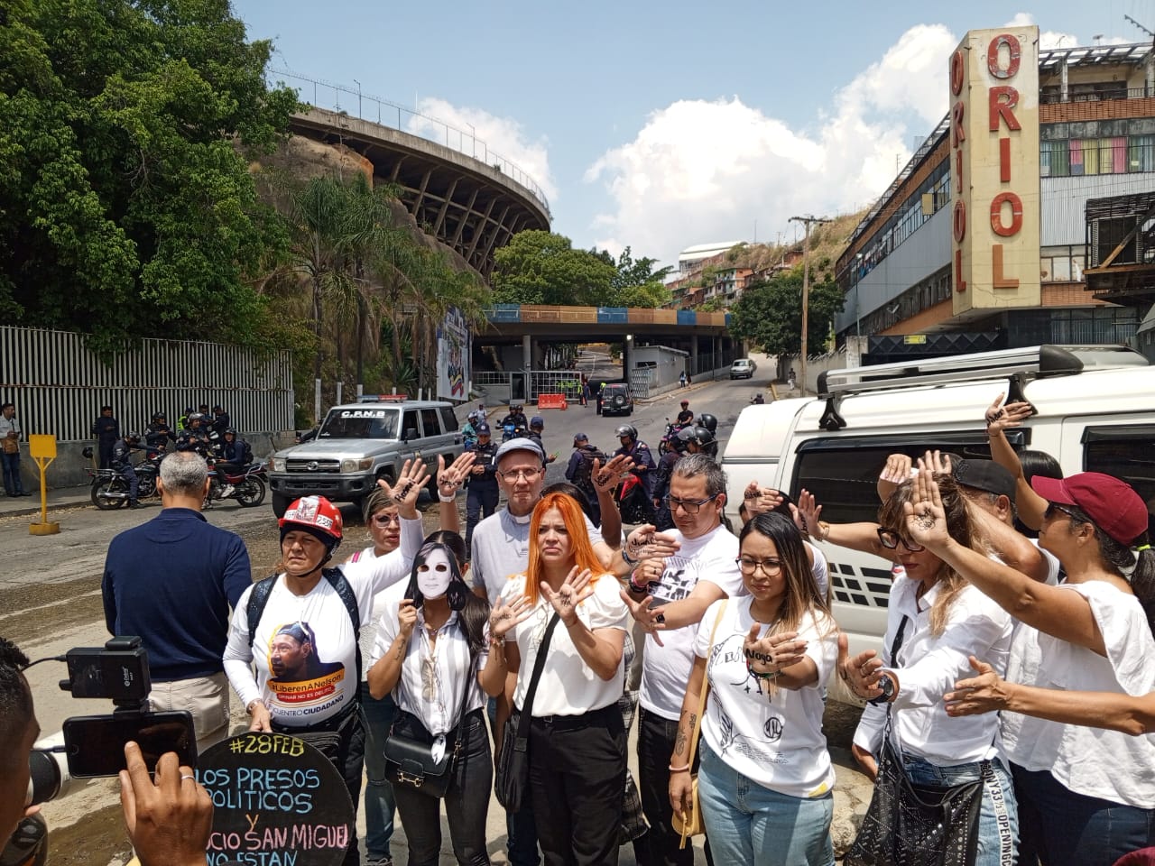 Manifestación a las afueras de El Helicoide en apoyo a Rocío San Miguel este #28Feb (Fotos)