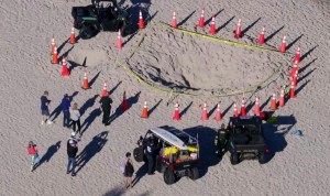 Tragedia en Miami: Dos niños hospitalizados en estado grave tras caer en un agujero en una playa