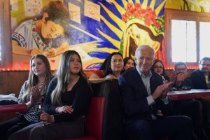 “Necesito desesperadamente su ayuda”: Biden se lanza en Nevada y Arizona a la conquista del voto latino