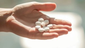 ¿Un medicamento para la longevidad? El debate sobre un fármaco usado como antiedad en EEUU