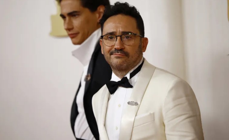 El día en que Bayona ganó su premio más especial: ver a sus padres desfilar en Hollywood