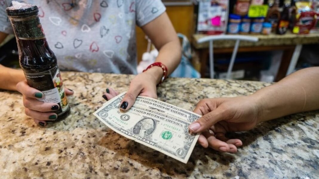 Las remesas en Latinoamérica suben el 7,7 %, según el Banco Mundial