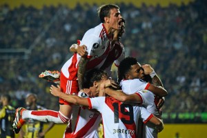 River Plate vapuleó a domicilio a Deportivo Táchira con goles uruguayos