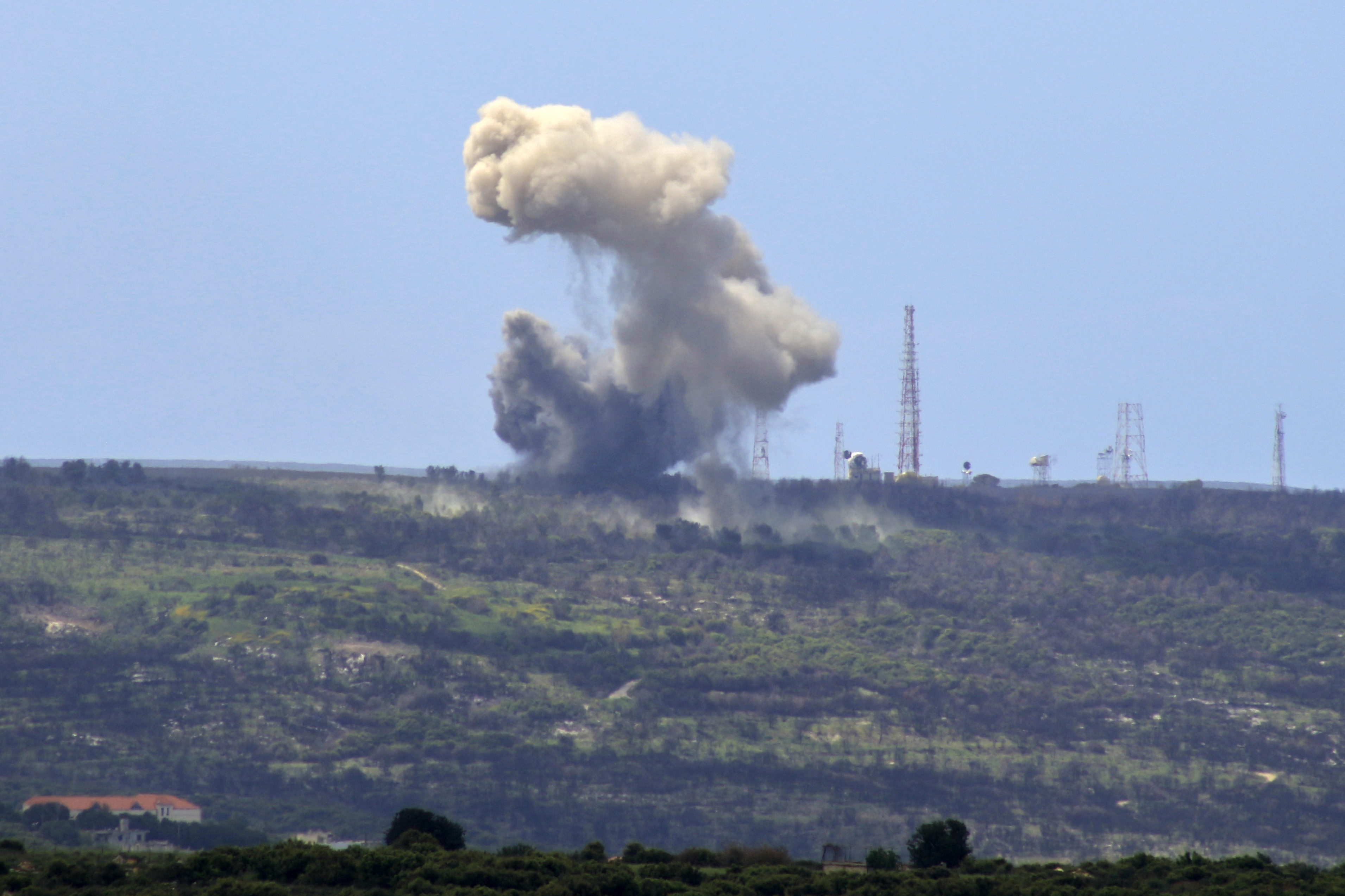 Hezbolá lanzó “decenas” de cohetes contra Israel tras último bombardeo