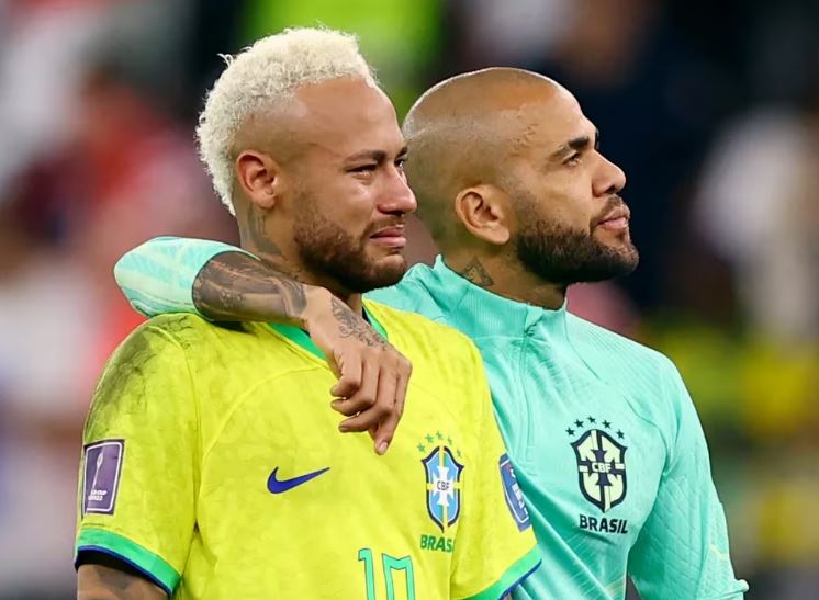 El fuerte mensaje del padre de Neymar después que Dani Alves saldara su deuda