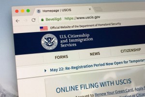 Extienden validez del permiso de trabajo a ciertos inmigrantes en EEUU