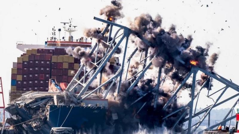 Tripulantes atrapados después de siete semanas: ¿Por qué aún no pueden abandonar el carguero que chocó en Baltimore?