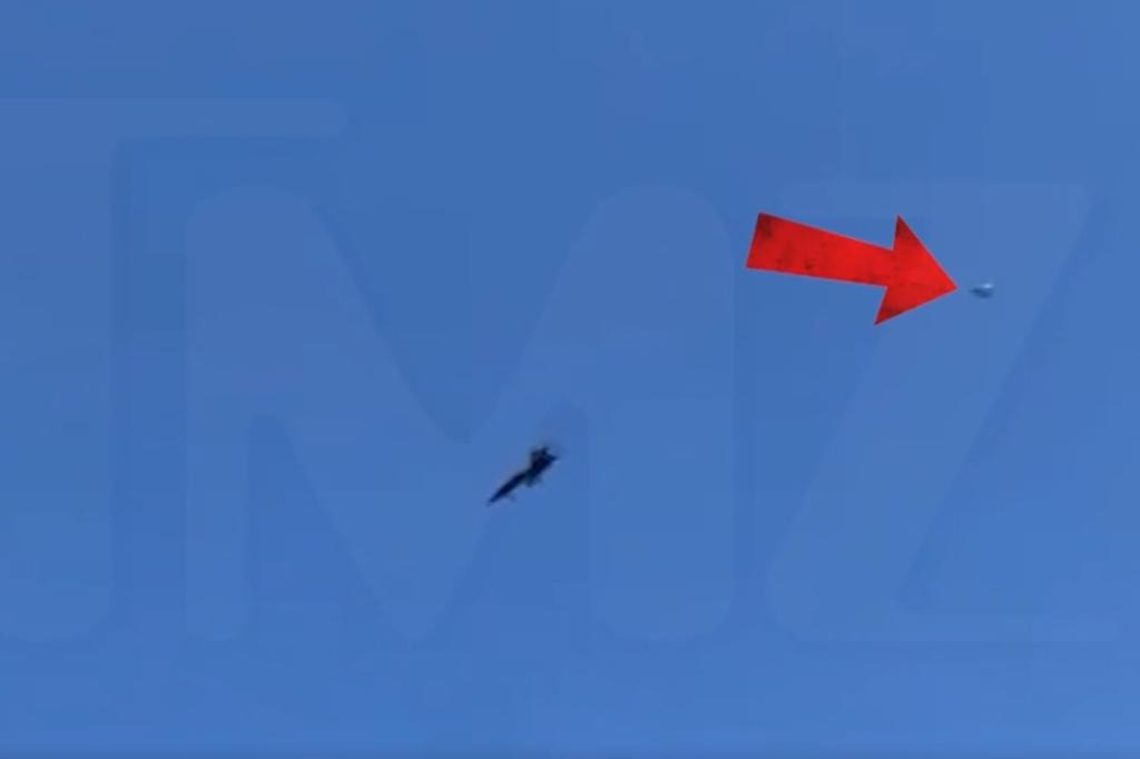 VIDEO: Captaron a Ovni durante espectáculo aéreo de los Blue Angels de la Marina en playa de Nueva York