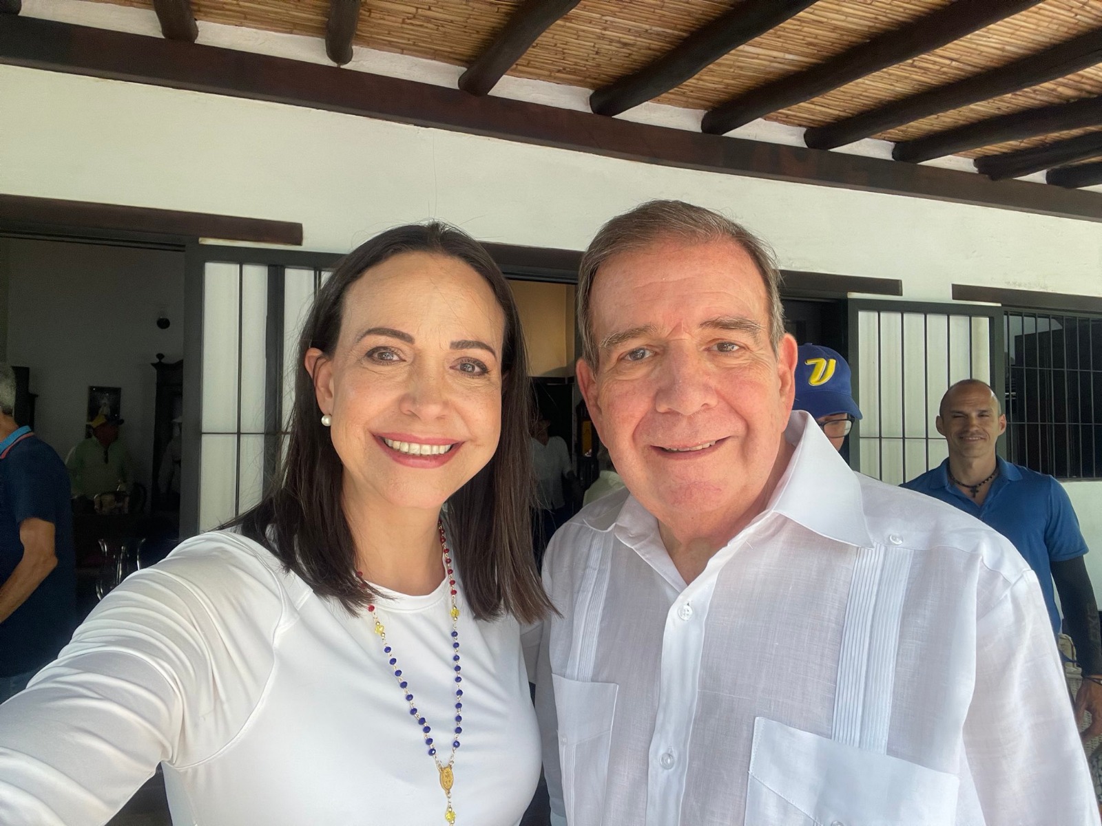 LA FOTO: Edmundo González y María Corina Machado ya están en La Victoria