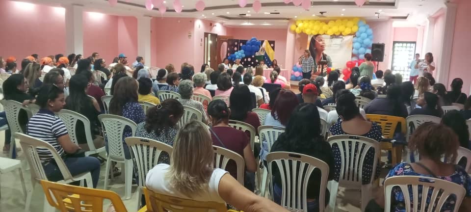 Se juramenta en Apure masivo voluntariado de mujeres con María Corina Machado y Edmundo González