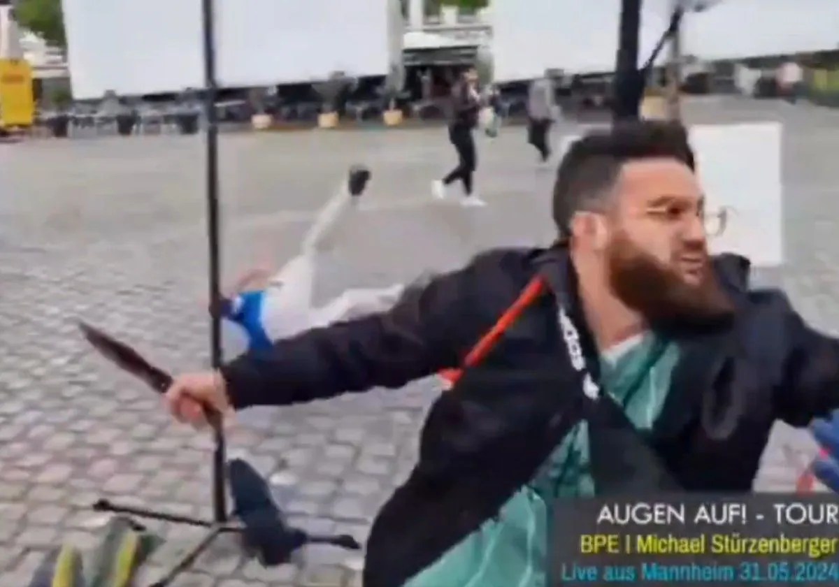 Ataque terrorista en Alemania: sujeto apuñaló a un líder antiislámico y acuchilló a un policía en el cuello (Video)
