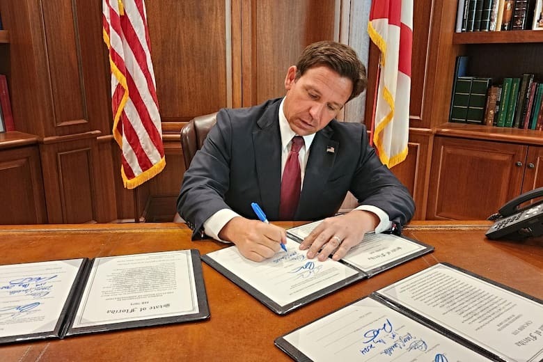 DeSantis firmó una ley que pone entre las cuerdas a estas empresas en Florida