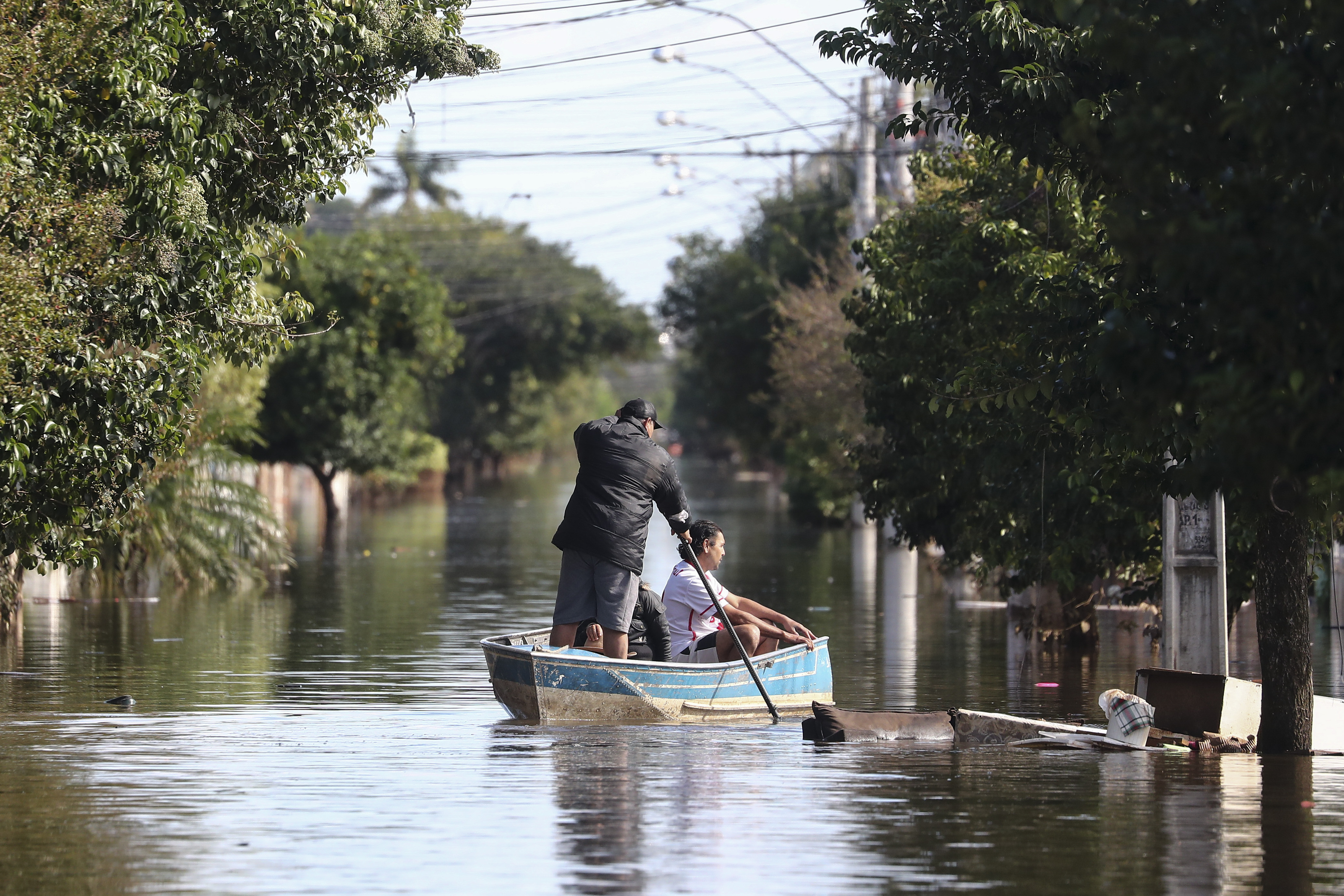 Suben a 152 los muertos por temporales e inundaciones en el sur de Brasil