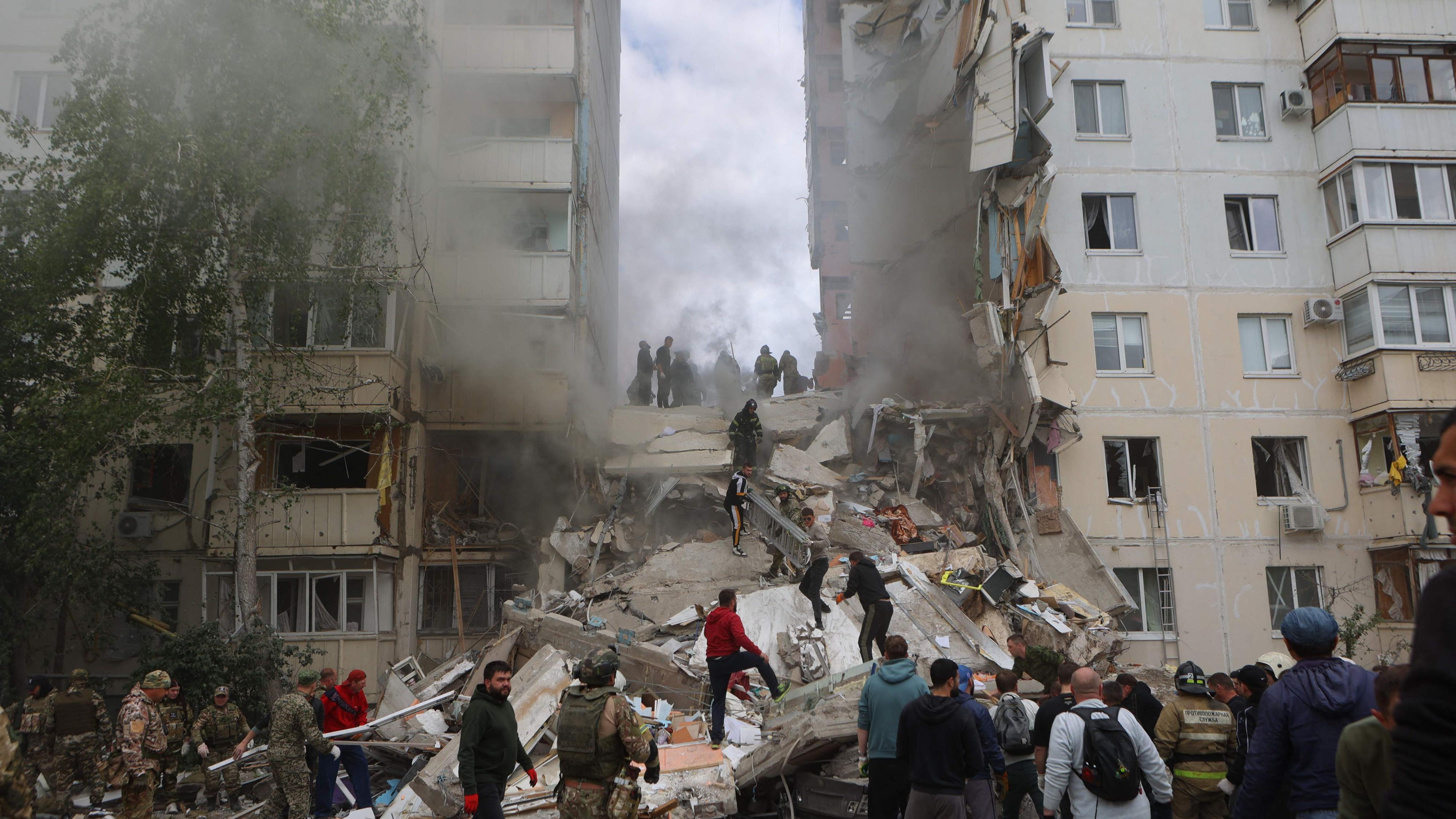 Al menos tres muertos y más de 30 heridos en medio del derrumbe de un edificio en Lugansk