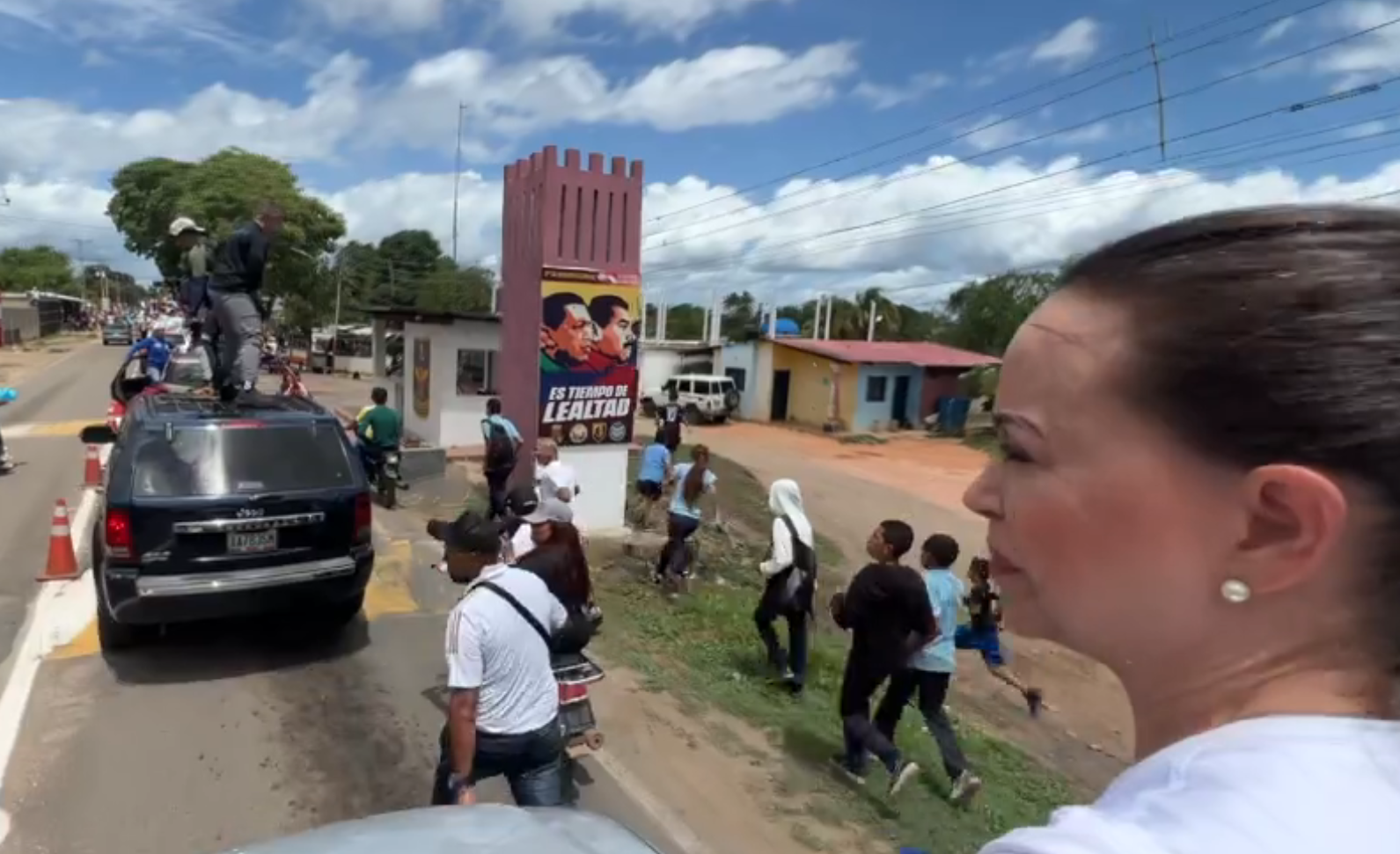 Caravana de María Corina pasó triunfante frente a valla del Psuv que le pedía “lealtad” a la GNB (VIDEO)