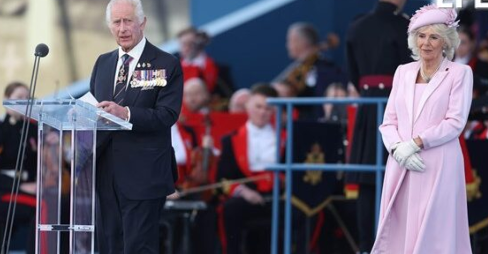 El rey Carlos III pide desde Normandía a las naciones libres que estén juntas frente a la tiranía