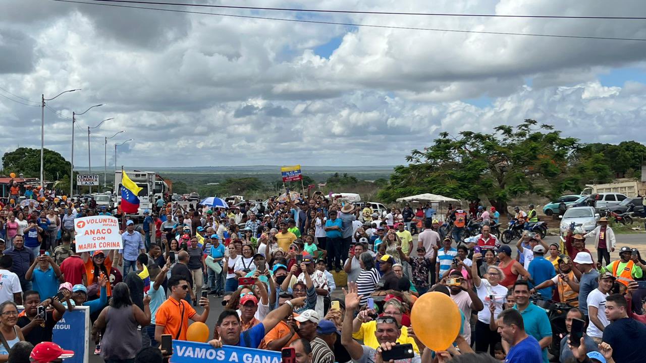 María Corina Machado cruzó el puente sobre el río Orinoco para llegar a Bolívar este #5Jun (VIDEO)