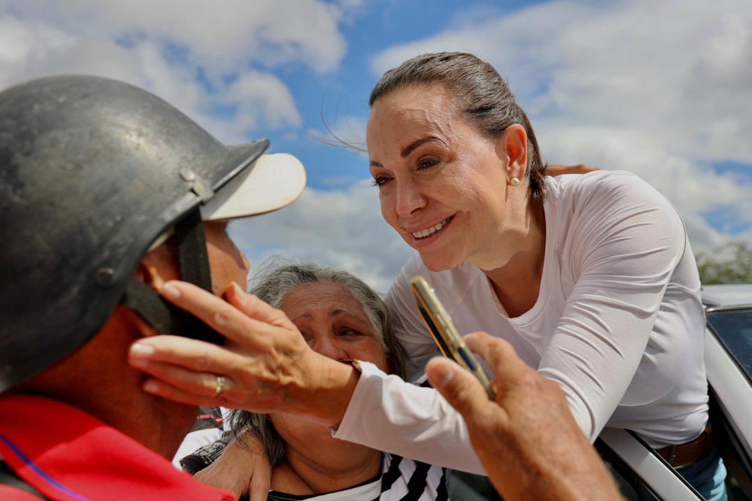 Así recibieron a María Corina Machado a su paso por Anaco (Imágenes)