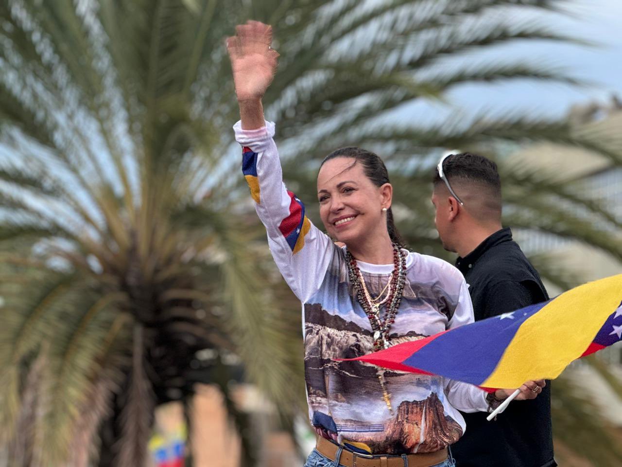 EN VIDEO: María Corina Machado recibió apoyo monumental en su gira por Bolívar