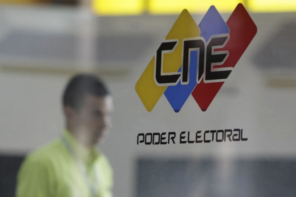 Las causas de la baja inscripción electoral del CNE en el extranjero, según especialista