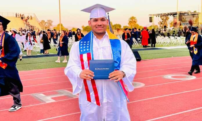 Joven wayúu se graduó con honores en secundaria de California