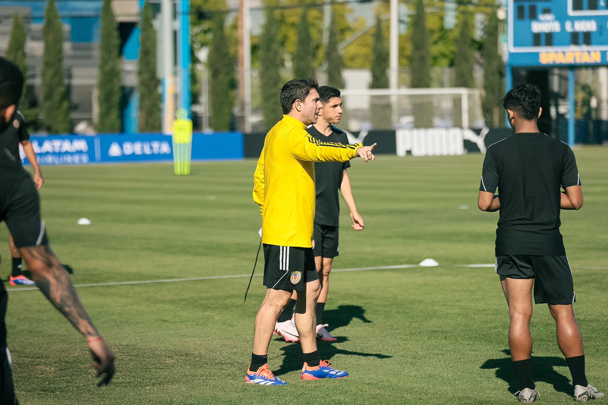 “El ‘Bocha’ está muy dolido”, reveló su asistente técnico tras sanción de Conmebol (Video)