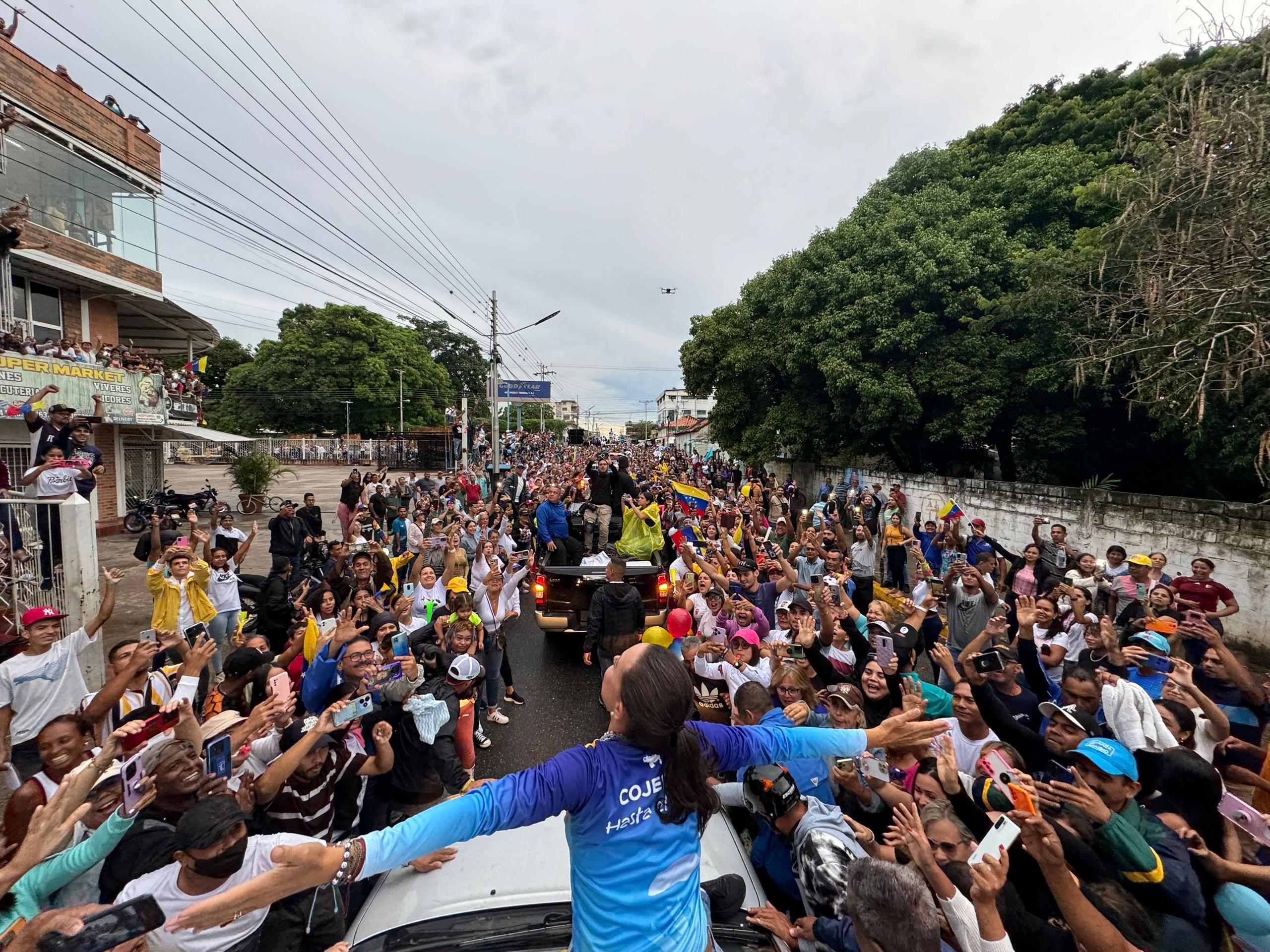 Cojedeños abarrotaron las calles de Tinaquillo para darle la bienvenida a María Corina Machado (Imágenes)