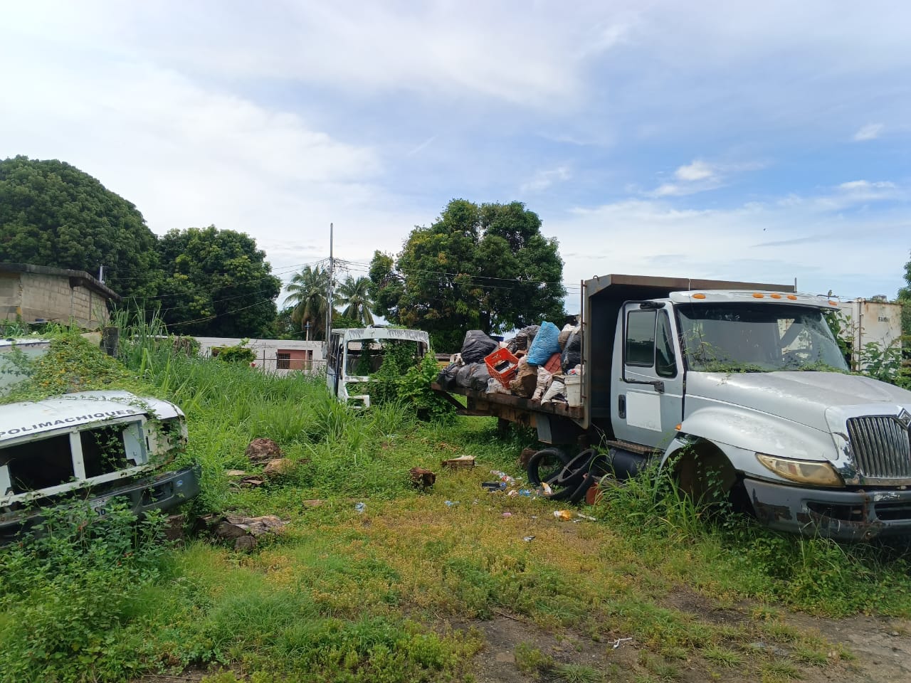 Alcalde de Machiques denunció que recibió cementerio de compactadores y camiones en el municipio