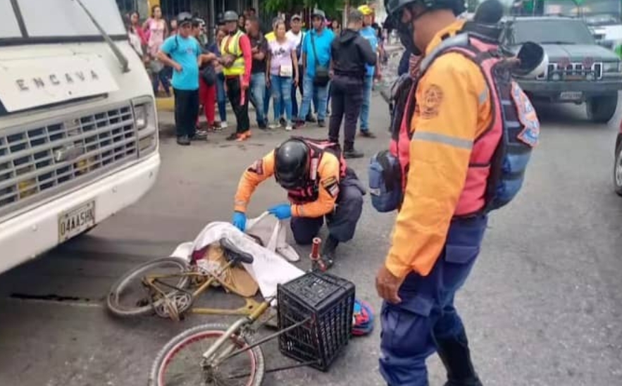 Encava se llevó por el medio y mató a un ciclista de 80 años en Valencia