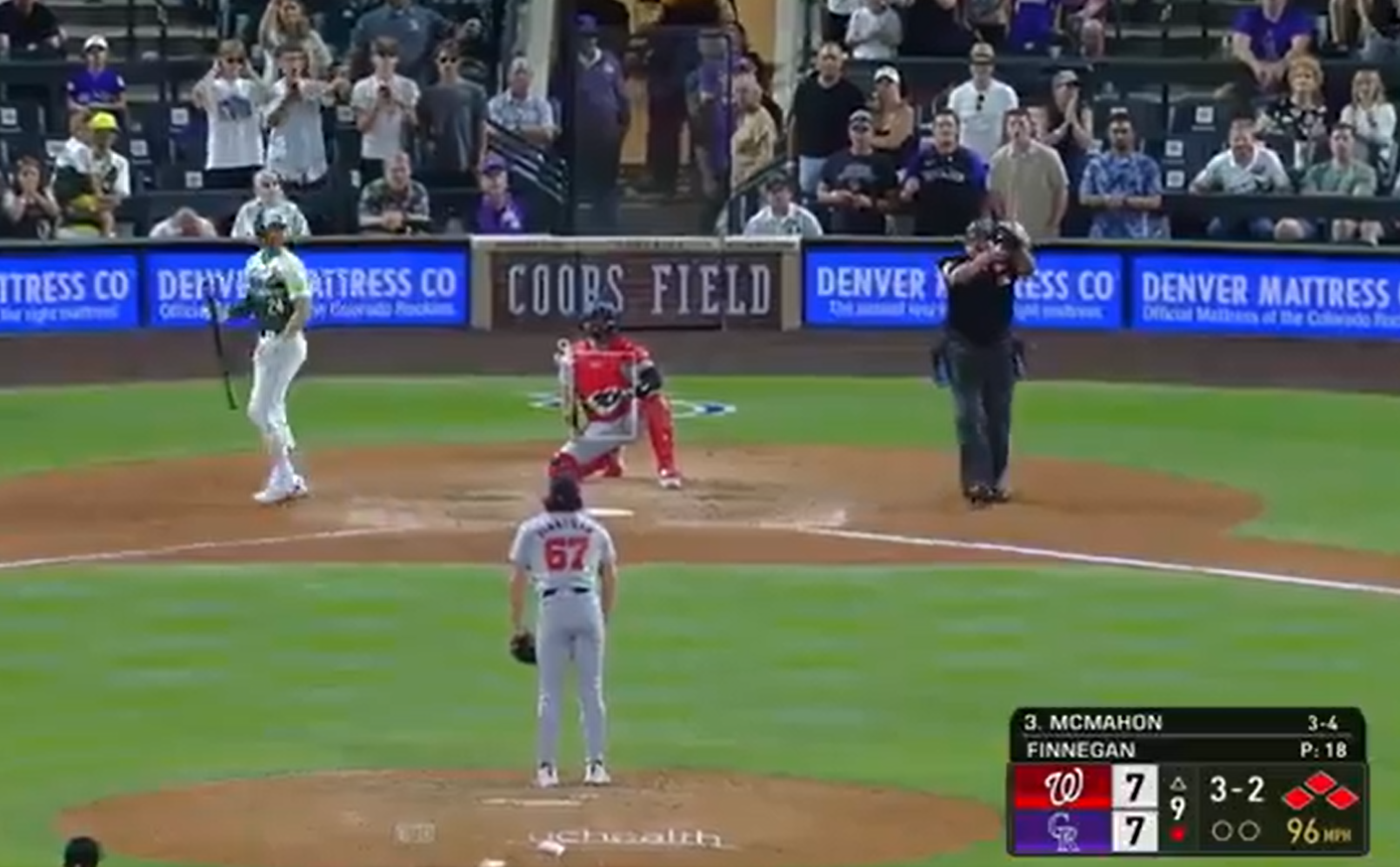 Se hizo historia: Rockies de Colorado ganan por violación del reloj de lanzamiento en la MLB (Video)
