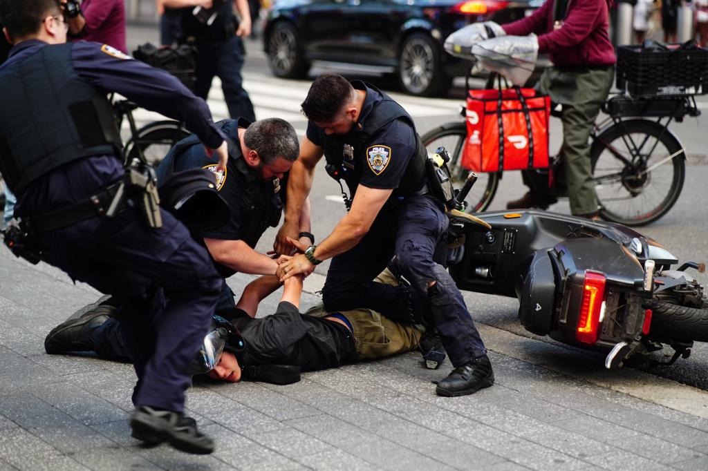 Policía toma medidas radicales contra los motorizados que aterrorizan a Nueva York