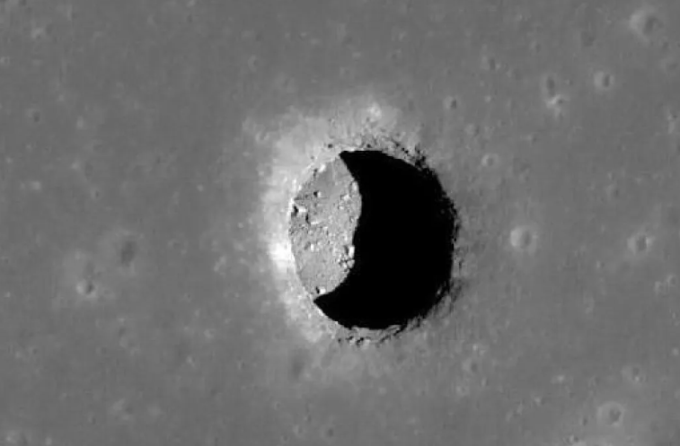 Descubren cueva en la Luna que podría funcionar como una base humana