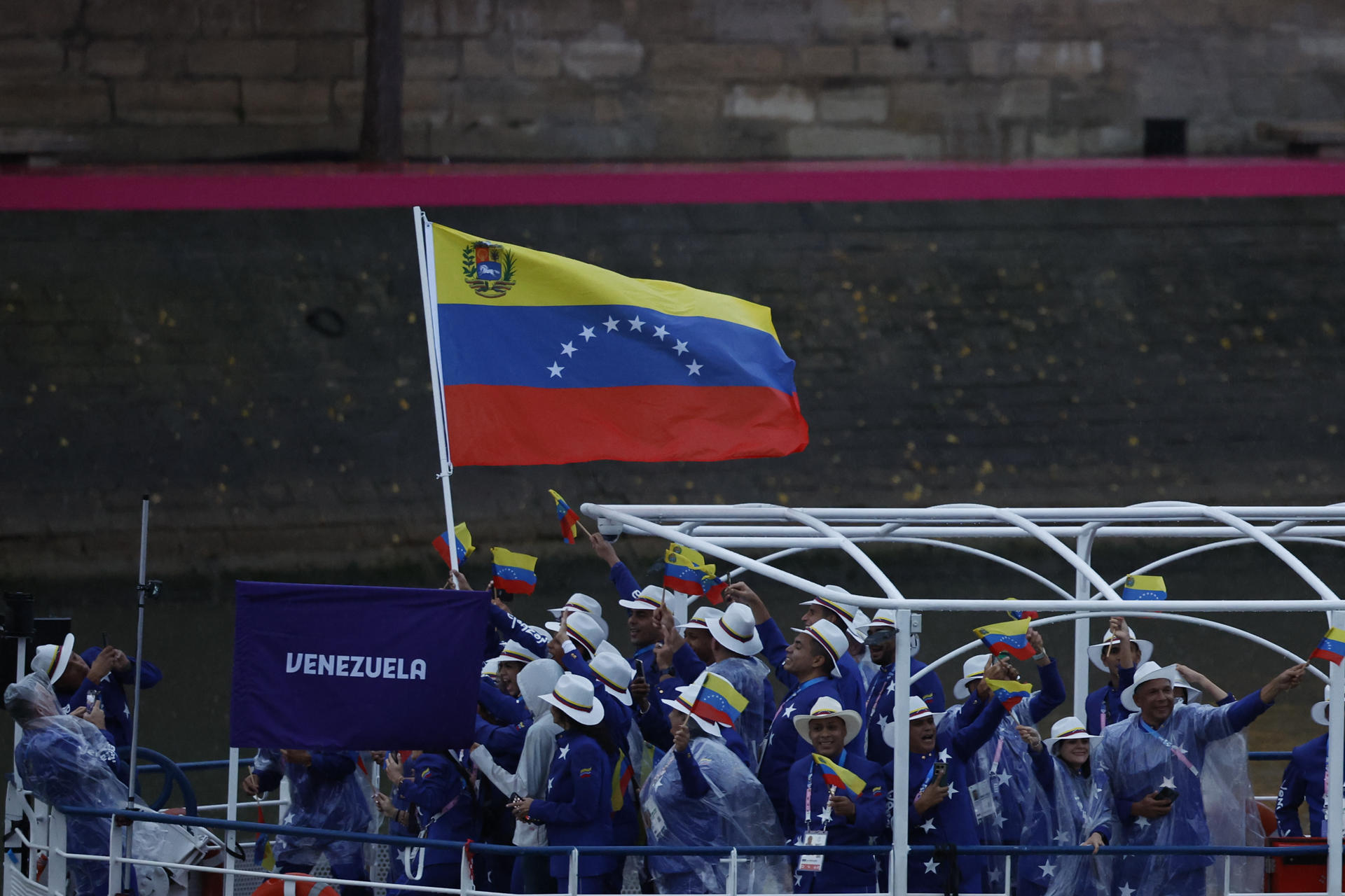 Con el tricolor en alto, Venezuela brilló en el Sena durante la inauguración de los JJOO de París 2024 (VIDEO)