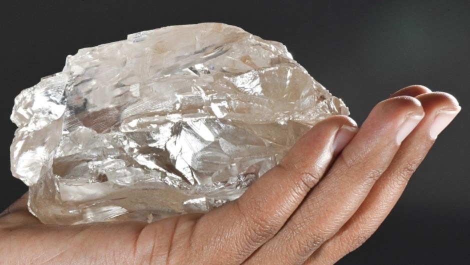 Impresionante hallazgo de enorme diamante de 2.492 quilates: se cree es el segundo más grande del mundo